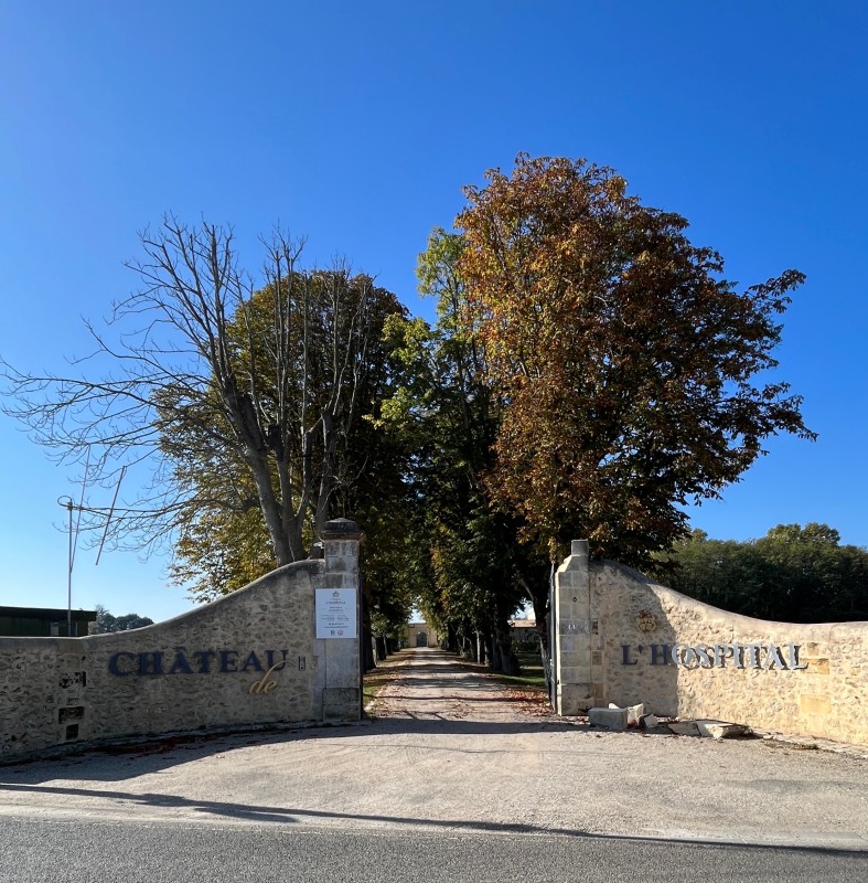 Installation de climatisation VRV Daikin pour la climatisation de l'aile sud du Château de l'hospital à Portets