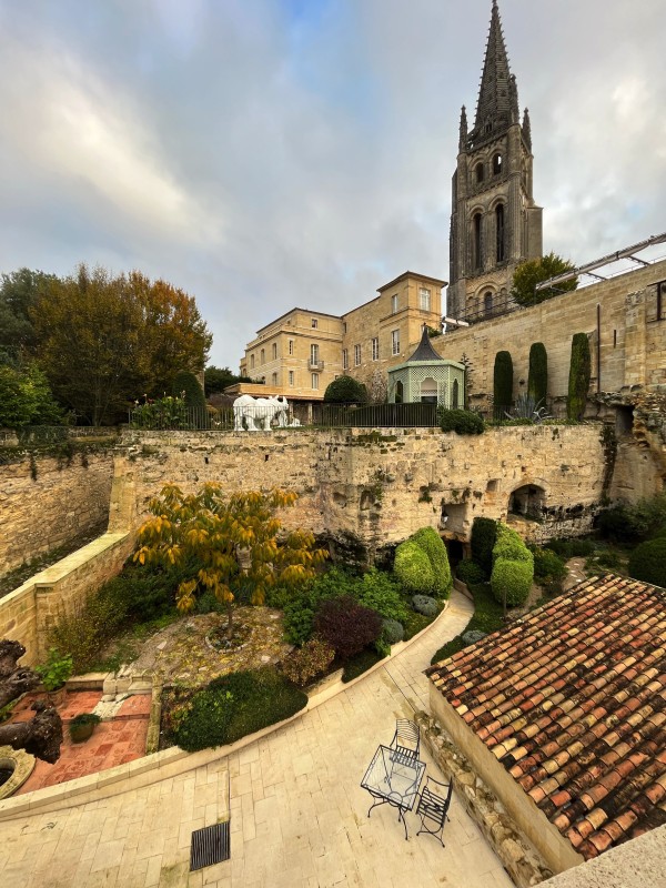 Remplacement d'une climatisation VRV Mitsubishi à l'hôtel de Pavie avec une intervention adaptée sur site à Saint Emilion