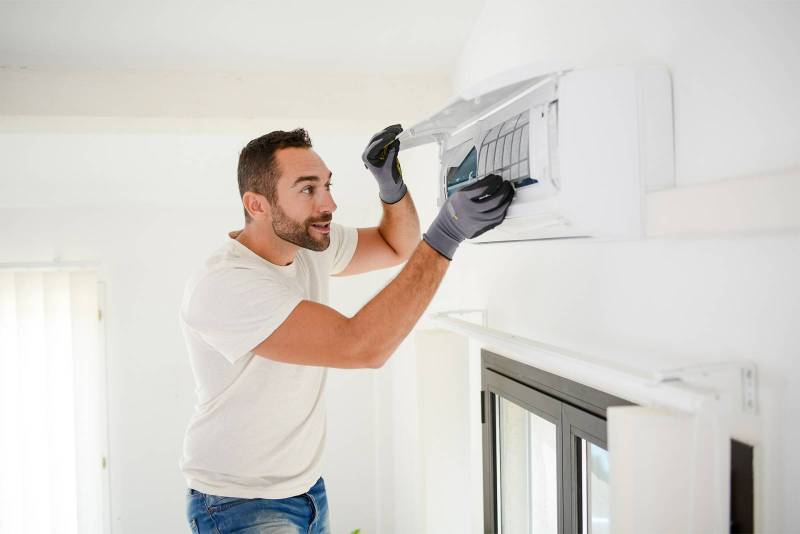 Technicien pour le dépannage et l'entretien de climatisation d'appartement à Bordeaux