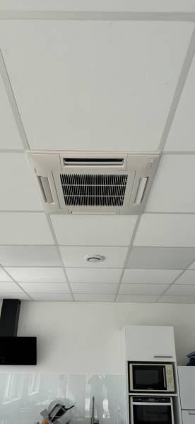 Installation climatisation réversible dans une salle de pause à BORDEAUX