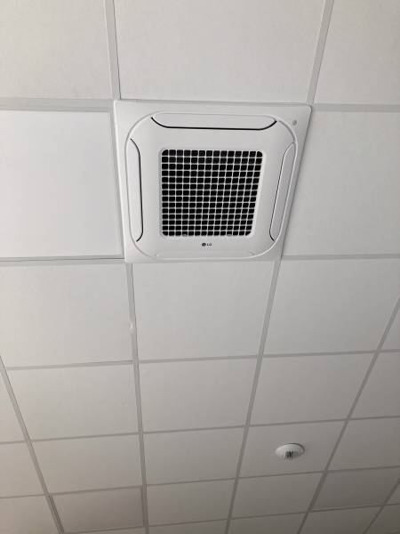 Cassette 600x600 LG pour la climatisation de la crèche de Castelnau de Médoc 