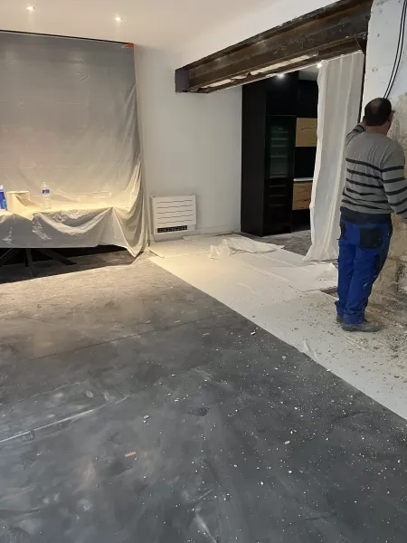 Installation d’une console Daikin dans le salon d’une maison aux chartons à Bordeaux