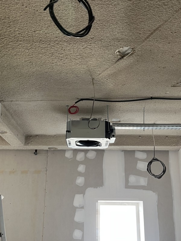 Pose d'une climatisation cassette réaliséeé par BGC 